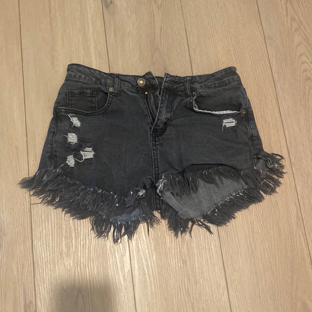 Black distressed shorts